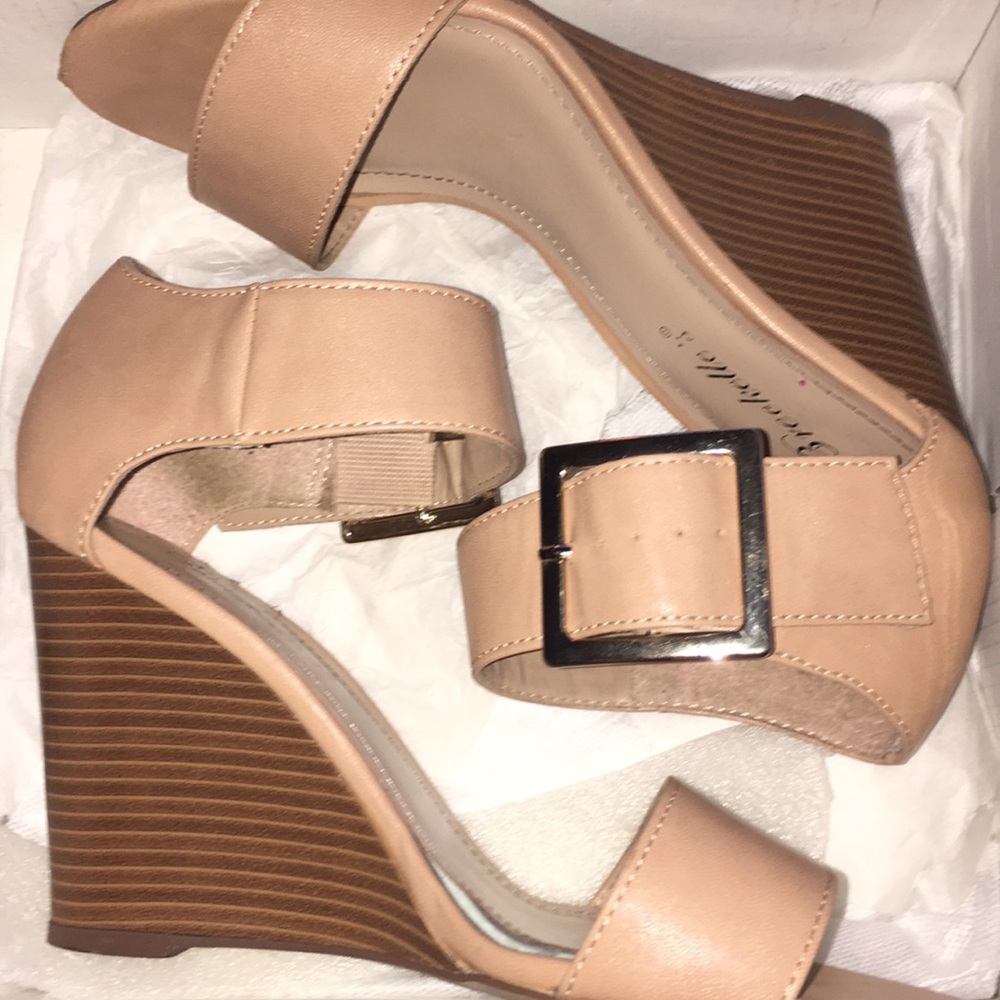 Creme Wedges